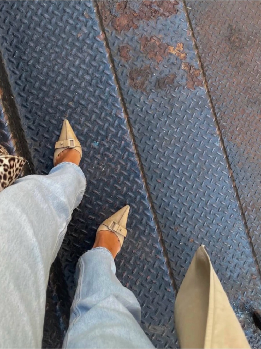 Gucci Brown Pointed Leather Mule Heels with Buckle - Picture 5 of 5